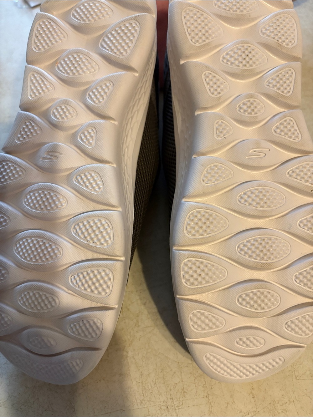 Skechers GOwalk Womwns Charcoal Mesh Lace-Up Walking Sneakers - Picture 4 of 4